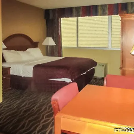 Fort Wayne Fundome Hotel